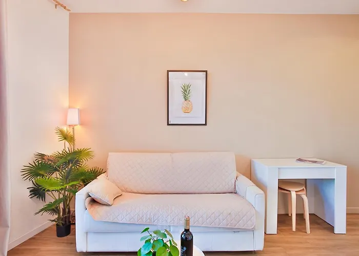 Escapade en Amoureux T2 luxueux, Love Room avec balnéo, 60m gare - hypercentre - La Porte Bleue 4