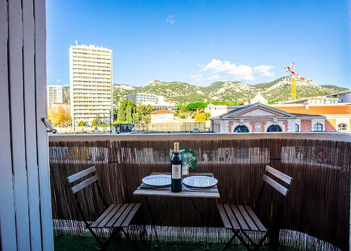 Escapade en Amoureux T2 luxueux, Love Room avec balnéo, 60m gare - hypercentre - La Porte Bleue 4