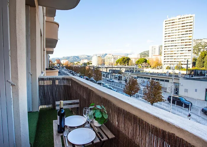 Escapade en Amoureux T2 luxueux, Love Room avec balnéo, 60m gare - hypercentre - La Porte Bleue 4