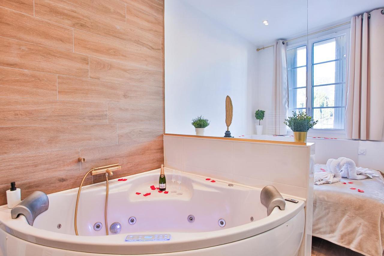 Appartement Escapade En Amoureux T2 Luxueux, Avec Balnéo, 60m Gare - Hypercentre - La Porte Bleue 4 Toulon