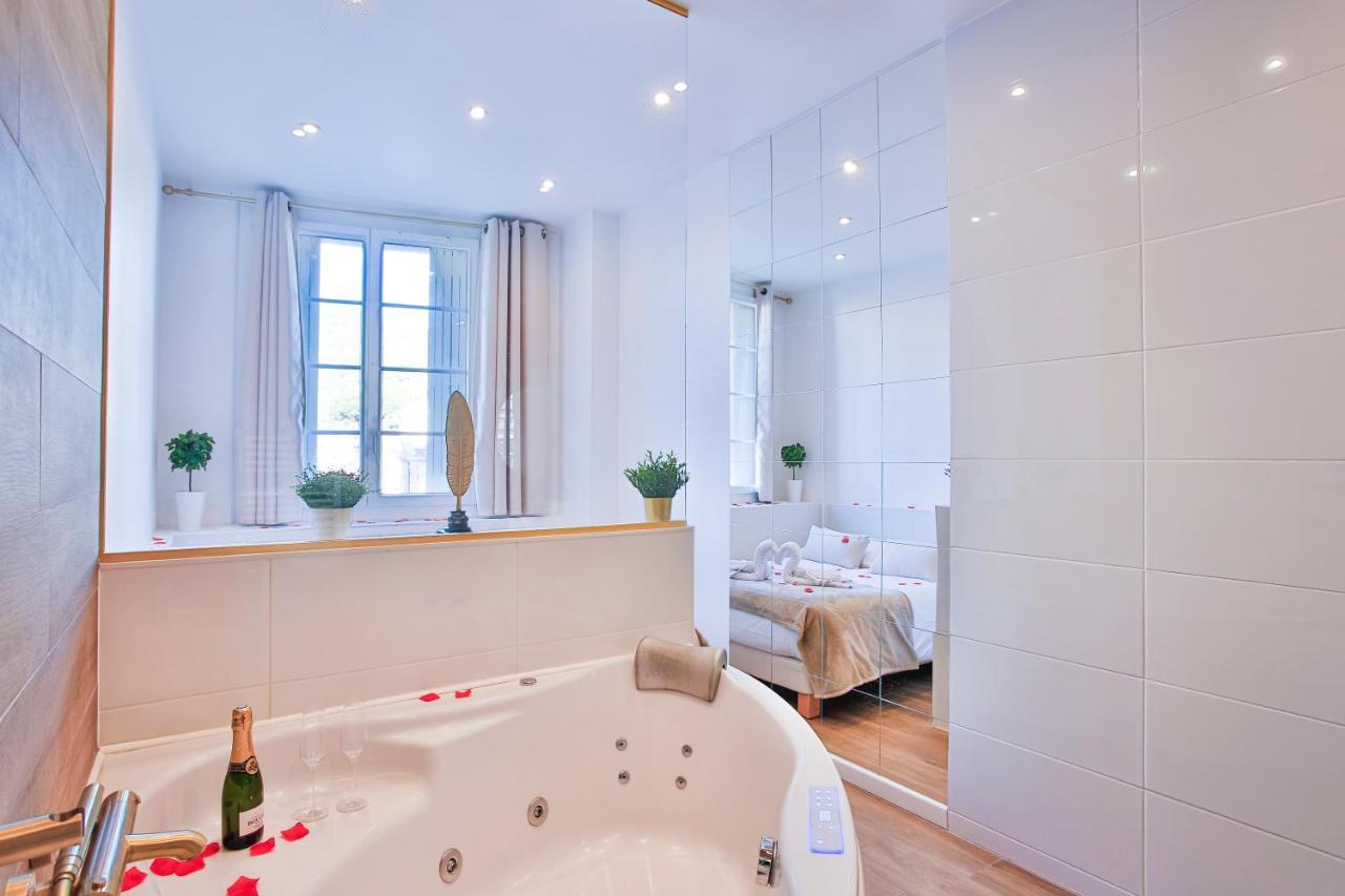 Escapade En Amoureux T2 Luxueux, Avec Balnéo, 60m Gare - Hypercentre - La Porte Bleue 4 Appartamento