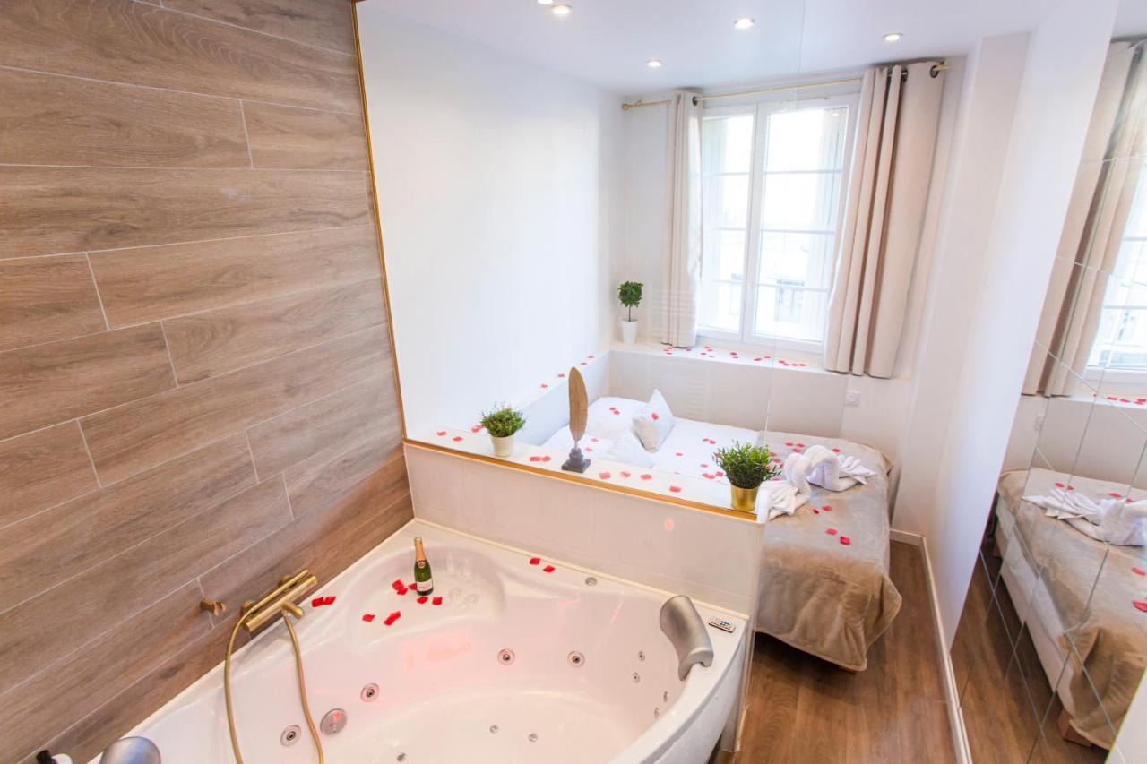 Escapade En Amoureux T2 Luxueux, Avec Balnéo, 60m Gare - Hypercentre - La Porte Bleue 4
